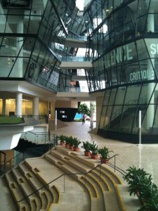 Open learning spaces encourage interaction, experimentation and interdisciplinary collaboration.